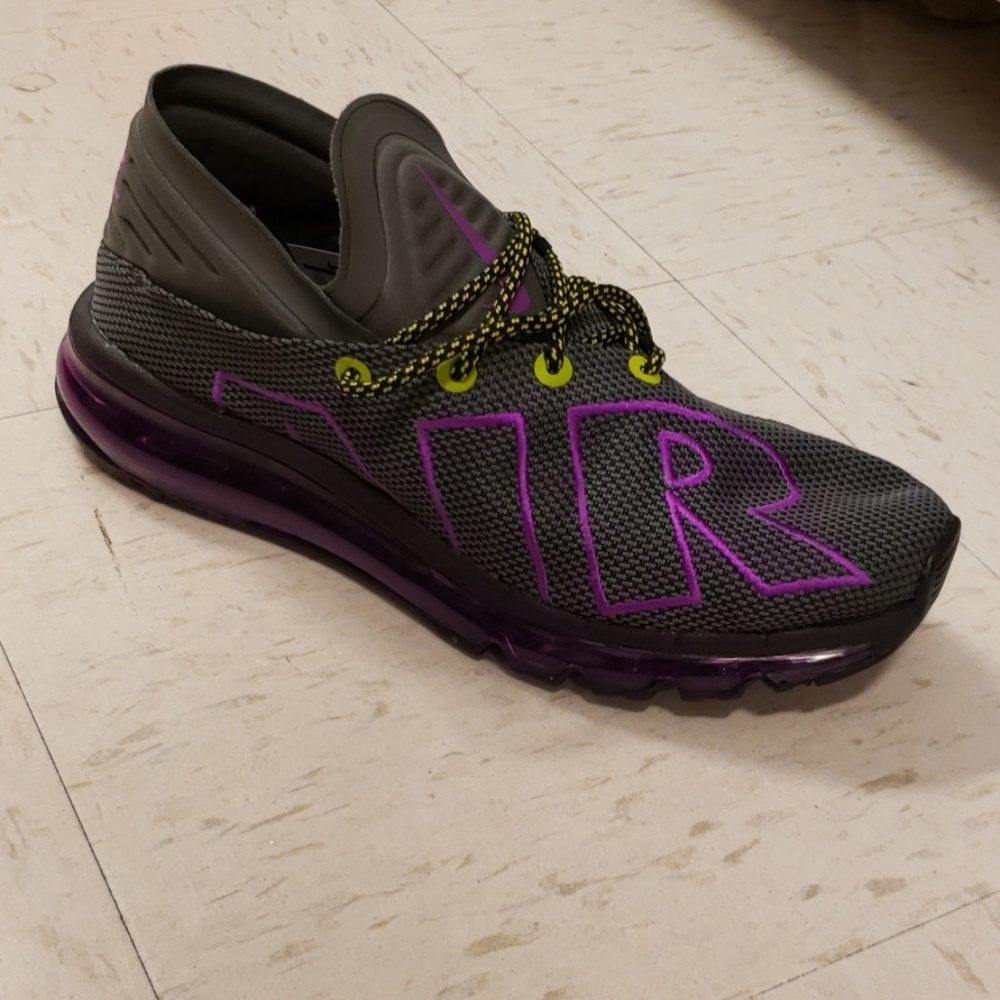 Nike sneakers - Picture 1 of 3